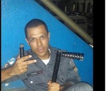 Foto de PM incitando violência contra professores causa revolta