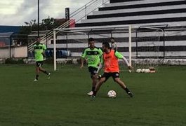 Thiaguinho, Rafael Tavares e Nata são relacionados pela primeira vez na Série C