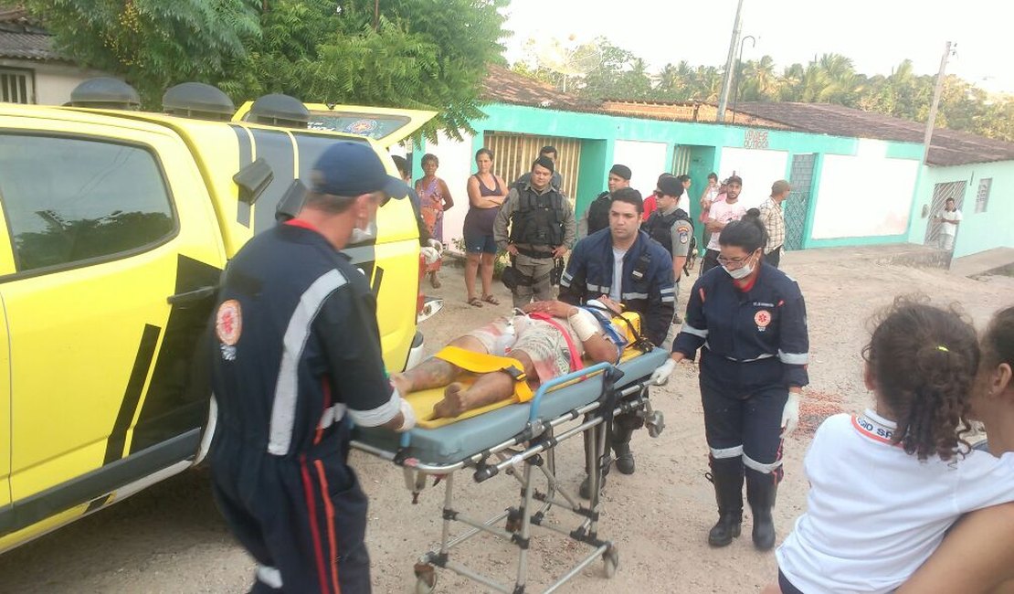 VÍDEO. Assaltante é esfaqueado por vítima e capturado pela população no bairro Jardim Tropical