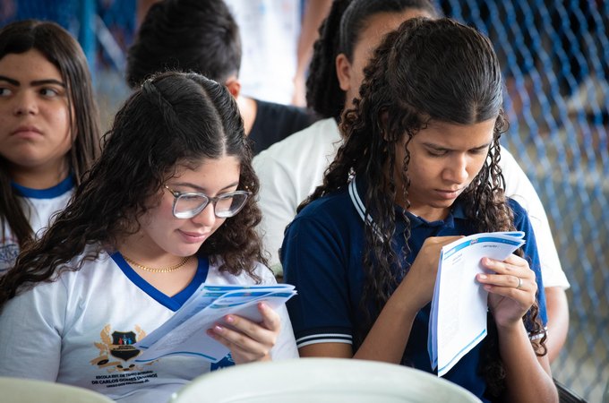 Seduc comemora bom desempenho de estudantes da rede estadual no Enem