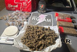 PM prende motociclista após encontrar maconha em mochila de app de entrega de comida em Maceió