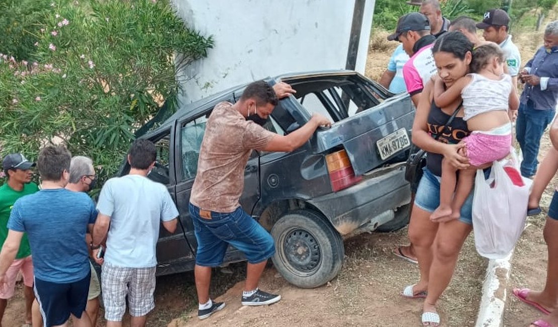 Veículo colide em estrutura de concreto e condutor morre no Sertão de Alagoas