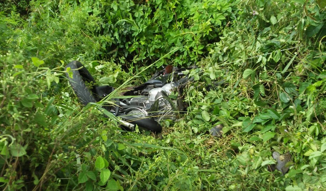 Colisão entre carro e moto deixa motociclista ferido em Traipu