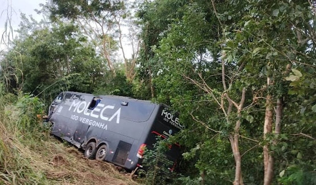 Acidente envolvendo ônibus da banda Moleca 100 Vergonha deixa um morto no Piauí