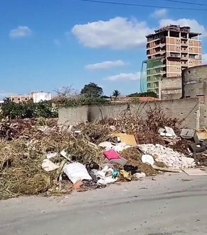 Vídeo. Rua no Novo Horizonte, em Arapiraca, está tomada de lixo