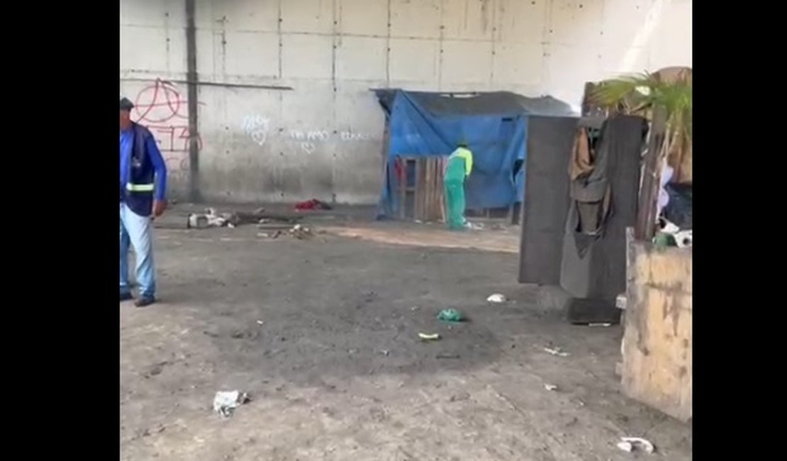 SEMSC e Guarda Municipal realizam operação de limpeza em viaduto da antiga PRF, em Maceió