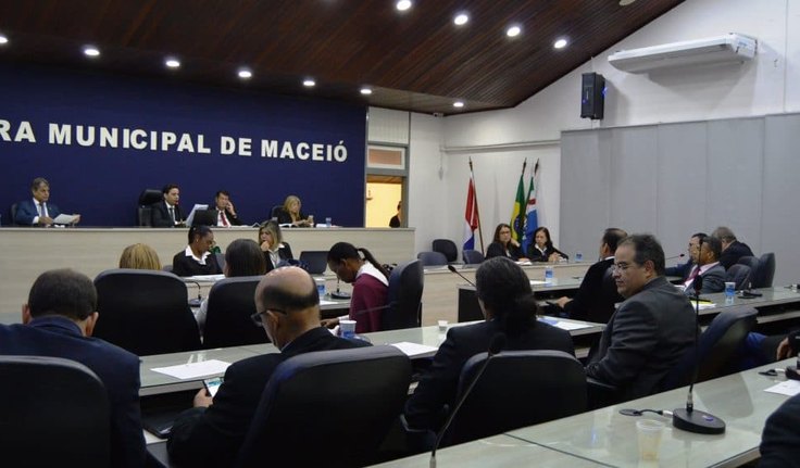 Em apenas um minuto, vereadores aumentam número de vagas na Câmara de Maceió