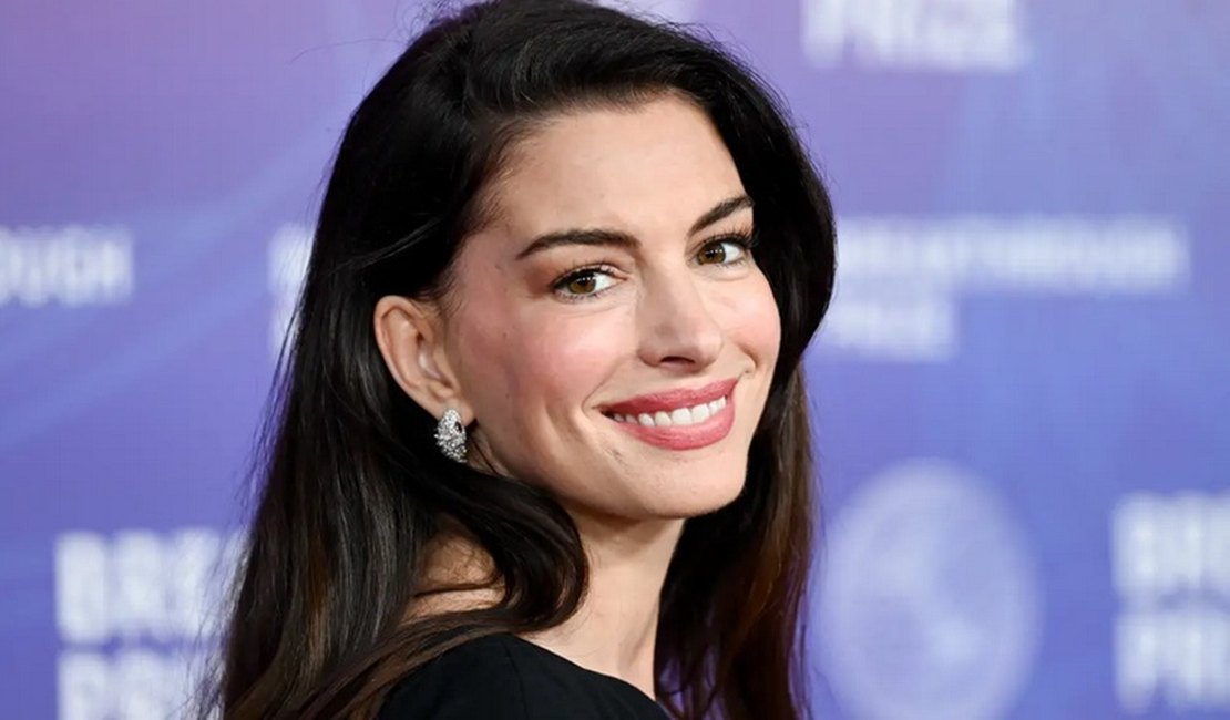 Anne Hathaway é eleita a ‘mulher mais bonita do mundo’ pela revista People