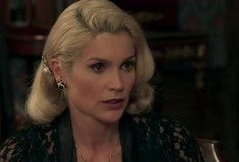 Sandra rouba fortuna de Anastácia e a expulsa da mansão