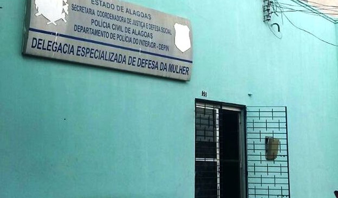 Adolescentes entram em escola e ameaçam a diretora com faca no bairro Santa Edwiges