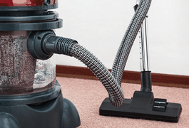 Homem é preso após ser flagrado fazendo 'sexo' com aspirador de pó