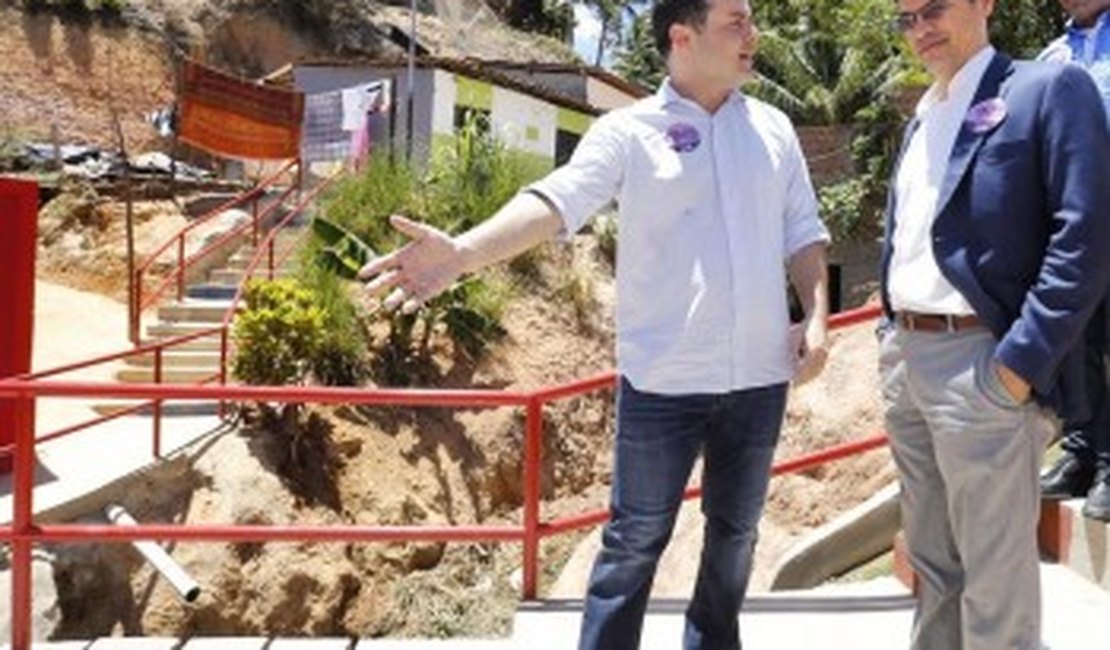 Renan Filho anuncia antecipação de pagamento de 13° salário