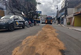 VÍDEO. Vazamento de óleo em pista provoca acidentes com motos em Arapiraca