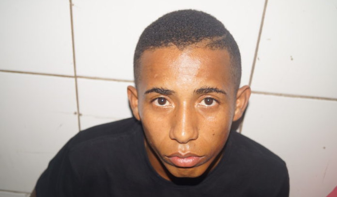 Dupla é presa suspeita de roubo no bairro Vergel, em Maceió