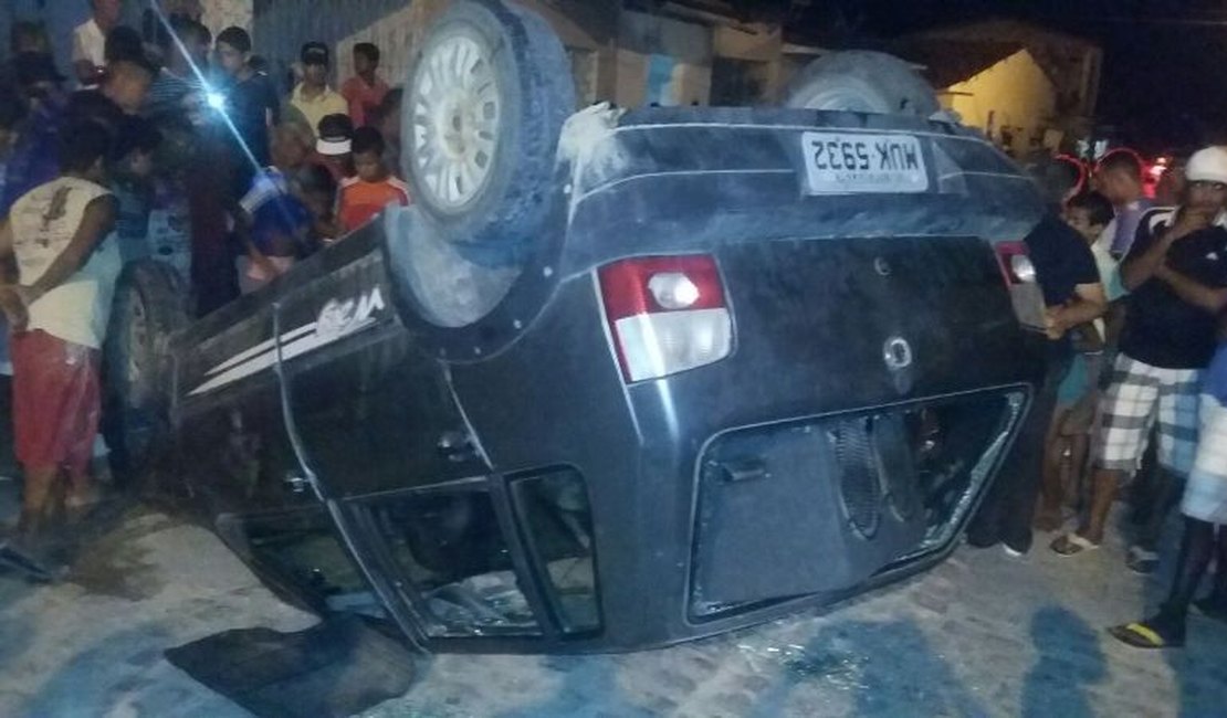 Veículo desgovernado atropela três pessoas no Centro de Boca da Mata