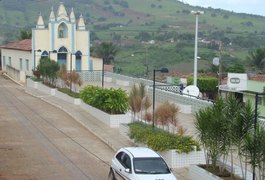 Bandidos assaltam farmácia e abandonam moto durante perseguição da PM, em Coité do Nóia