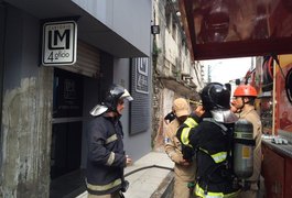 Incêndio destrói parte de cartório no Beco São José, Centro de Maceió