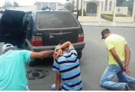 Polícia prende três suspeitos de planejar sequestro e apreende armas no bairro Jardim Esperança, em Arapiraca