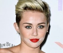 Miley Cyrus termina seu noivado