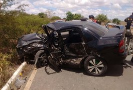 Acidente deixa vítima presa às ferragens em Palmeira dos Índios