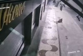 Vídeo: Ladrão cai de prédio após furtar TV e é atingido na cabeça pelo aparelho em MG