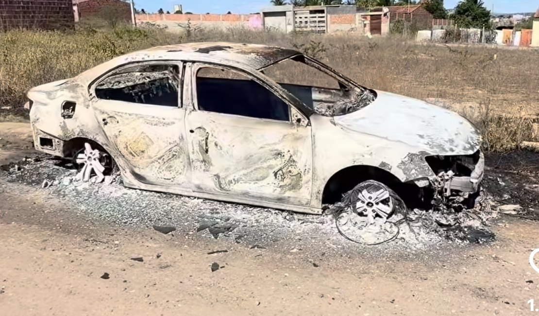 Homens armados se passam por policiais, invadem oficina e incendeiam veículo em Delmiro Gouveia