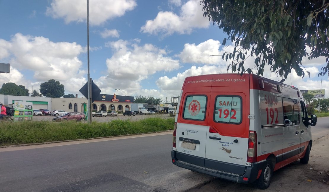 Idosa é atropelada ao atravessar rodovia para ir à oficina do filho, na AL 110 em Arapiraca