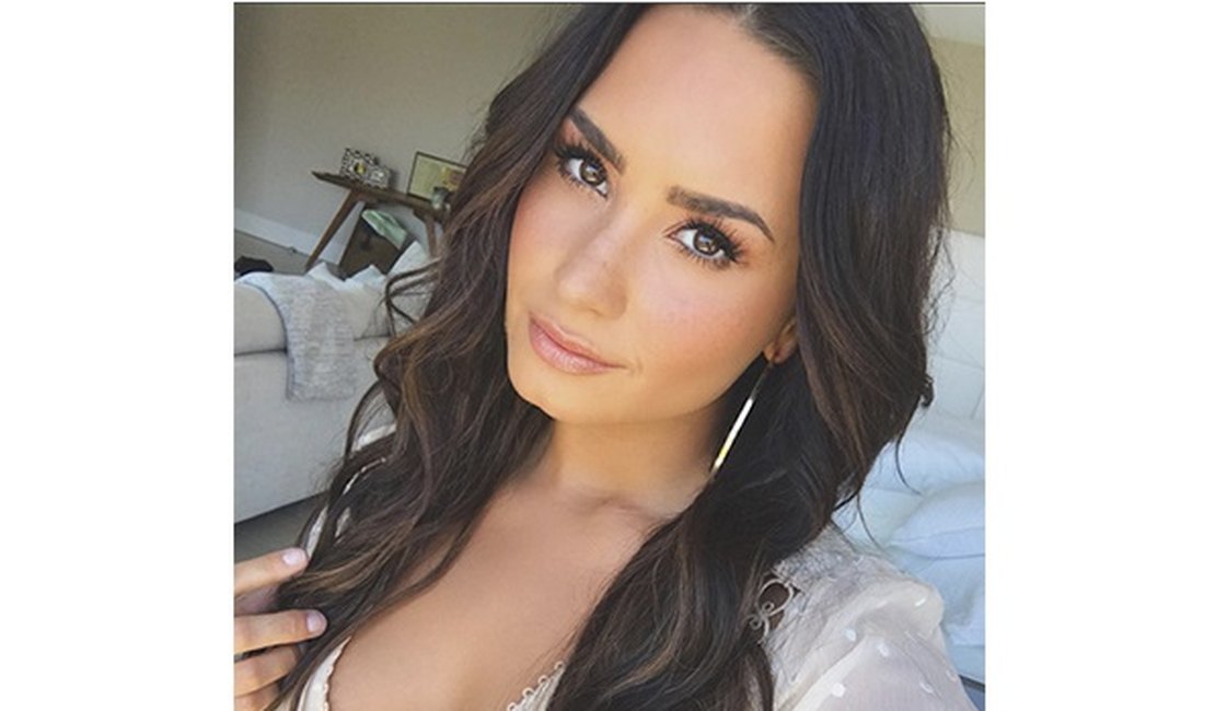 Lovato sobre vício de álcool e drogas: 'Todo dia é uma batalha'
