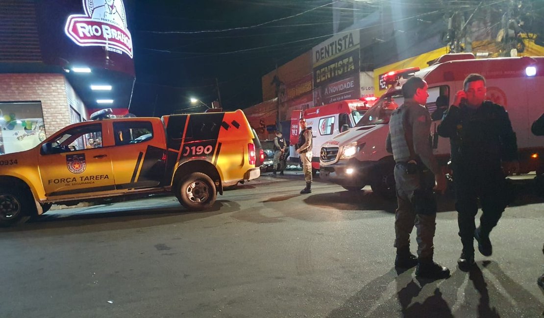 Viatura da Polícia Militar se envolve em acidente no Centro de Arapiraca