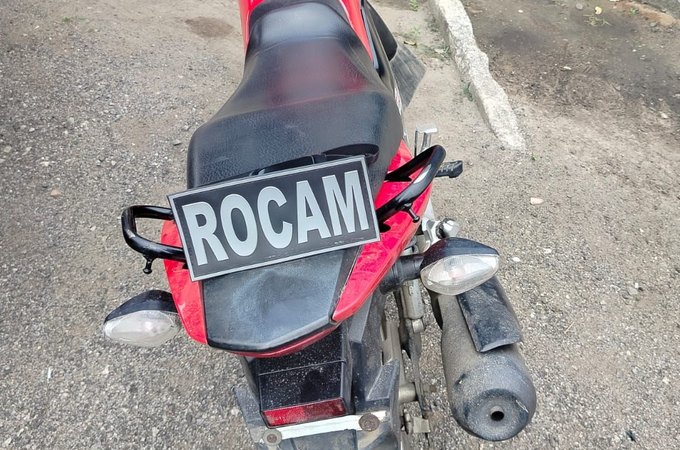 ROCAM recupera motocicleta com registro de roubo durante patrulhamento em Arapiraca