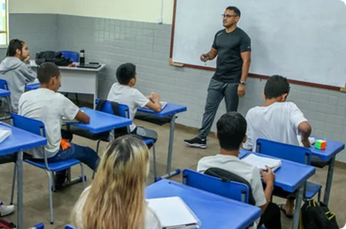 Pé-de-meia 'licenciatura': governo prevê bolsa acima de R$ 500 para incentivar estudantes a se tornarem professores