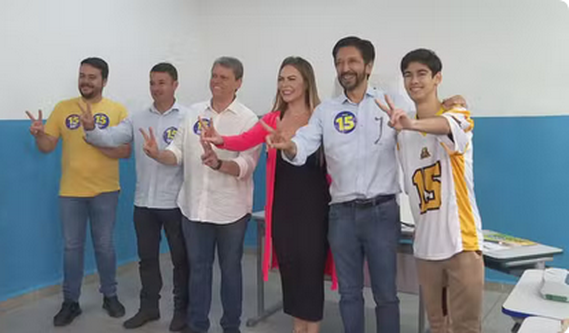 Ricardo Nunes vota em escola da Zona Sul de SP ao lado do governador Tarcísio de Freitas