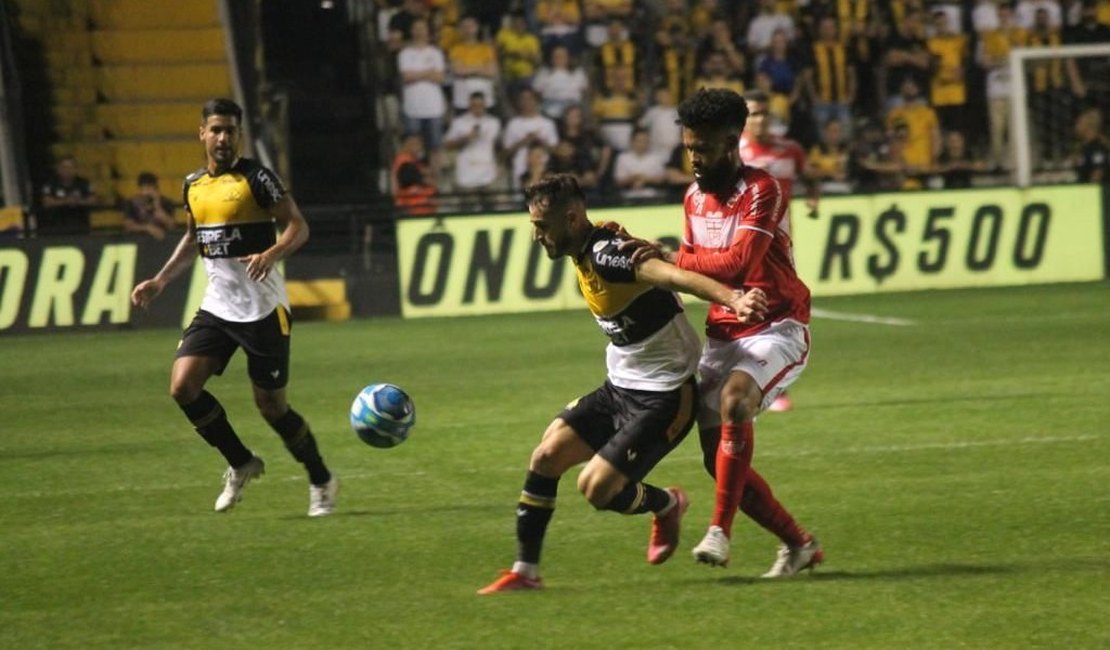 Criciúma vence e quebra sequência de vitórias do CRB na Série B do Brasileiro