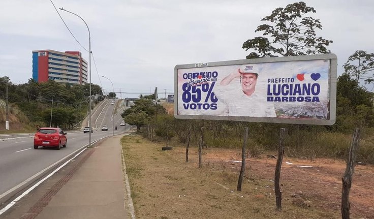 Luciano Barbosa 'invade' Maceió com outdoors, mas nega possível candidatura ao governo de Alagoas