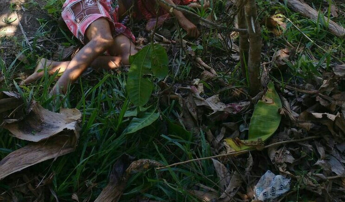 Homem morre após ser atingido por tiros e golpes de arma branca no interior de AL