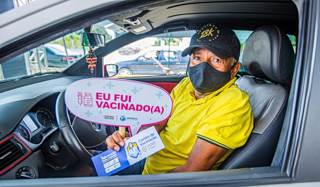 Idosos com 66 e 67 anos podem se vacinar contra covid-19 a partir de segunda (29)