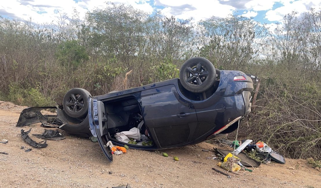 Policial militar morre após veículo que conduzia capotar em trecho de rodovia no Sertão de Alagoas