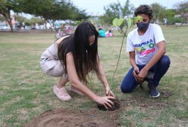 Meio Ambiente: 96 mudas de árvores são plantadas em comemoração ao aniversário de Arapiraca