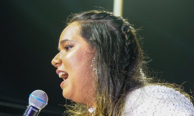 Alyce Araújo, talento do Agreste alagoano, brilha no circuito Barra-Ondina do Carnaval de Salvador