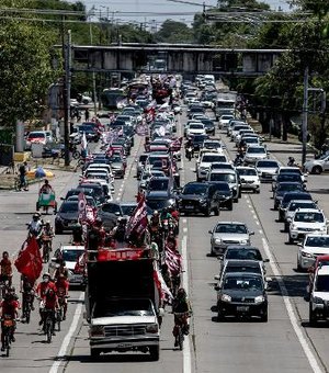 Carreatas pelo país fazem protesto pedindo impeachment de Bolsonaro