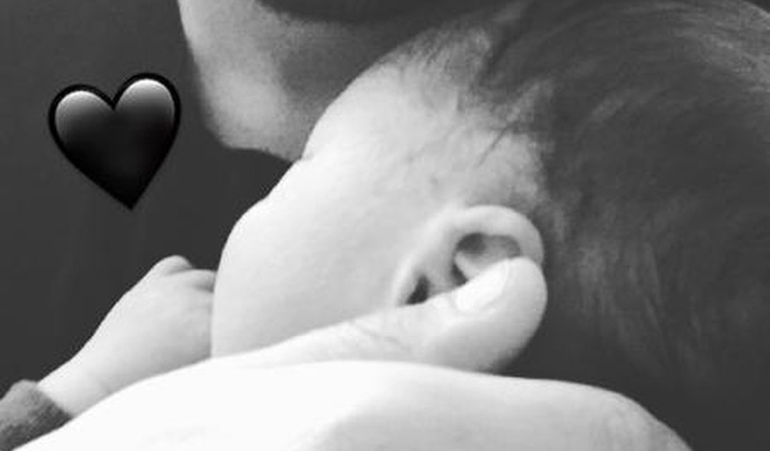 Júnior Lima posta primeira foto do filho Otto