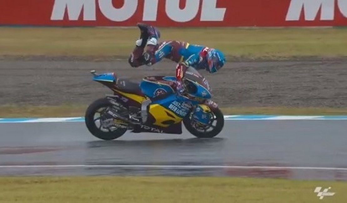 VÍDEO. Piloto faz manobra impressionante para se livrar de acidente gravíssimo