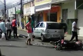 Motociclista voa sobre carro após batida no centro de Arapiraca; veja o vídeo