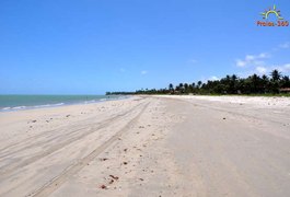 Jovem acompanhado da esposa sofre tentativa de homicídio em praia na Barra de Santo Antônio