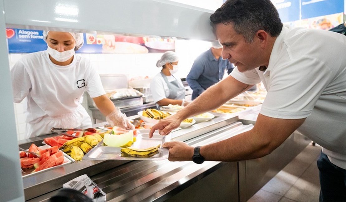 Em Arapiraca, governador entrega 1º Restaurante Popular Alagoas Sem Fome no interior do estado