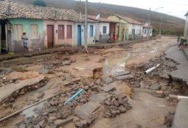 94 famílias ficam desabrigadas depois de tromba d’água em cidade da Bahia