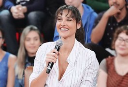 Débora Nascimento é vista beijando outra mulher: 'Tô solteira!'