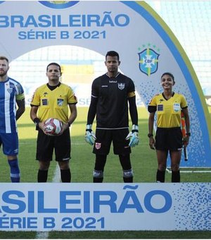 Com gol irregular sofrido e jogador expulso, CRB perde por 1 a 0 para o Avaí, em Florianópolis