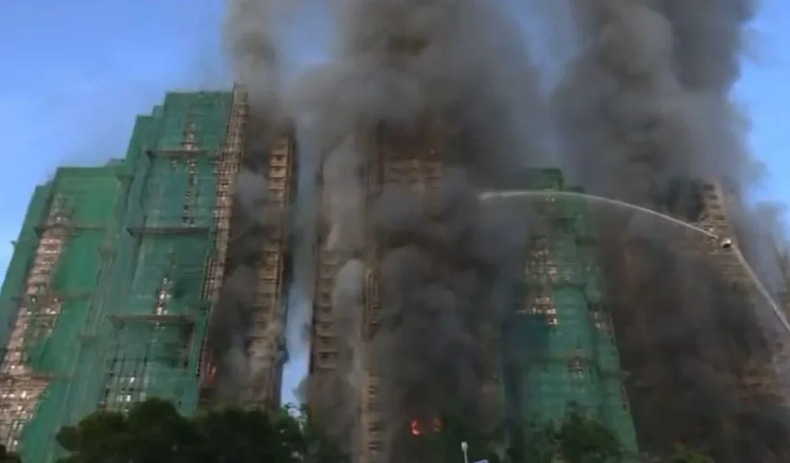 Incêndio em prédios de Hong Kong deixa pelo menos quatro mortos