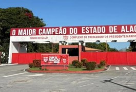 CRB instala fachada em CT após unificação de títulos estaduais: 'O maior campeão do Estado de Alagoas'
